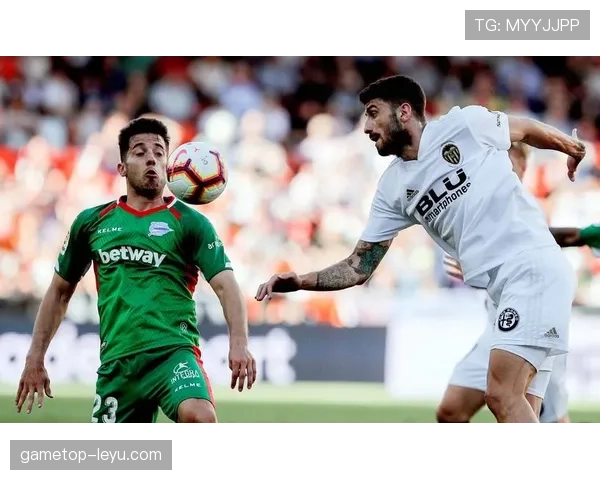 西甲战术深度解析:球队如何通过精妙布局持续提升赛场竞争力 西甲战术深度解析:球队如何通过精妙布局持续提升赛场竞争力