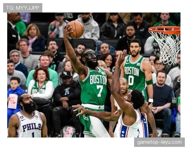 约什·史密斯挡拆拉开空间提升三分效率明显对比生涯低谷