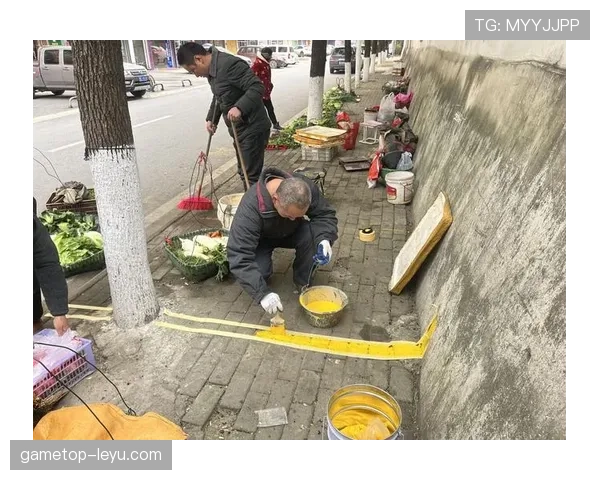 汪周雨把豪车钥匙随手丢在菜市场摊位上，摊主还以为是玩具